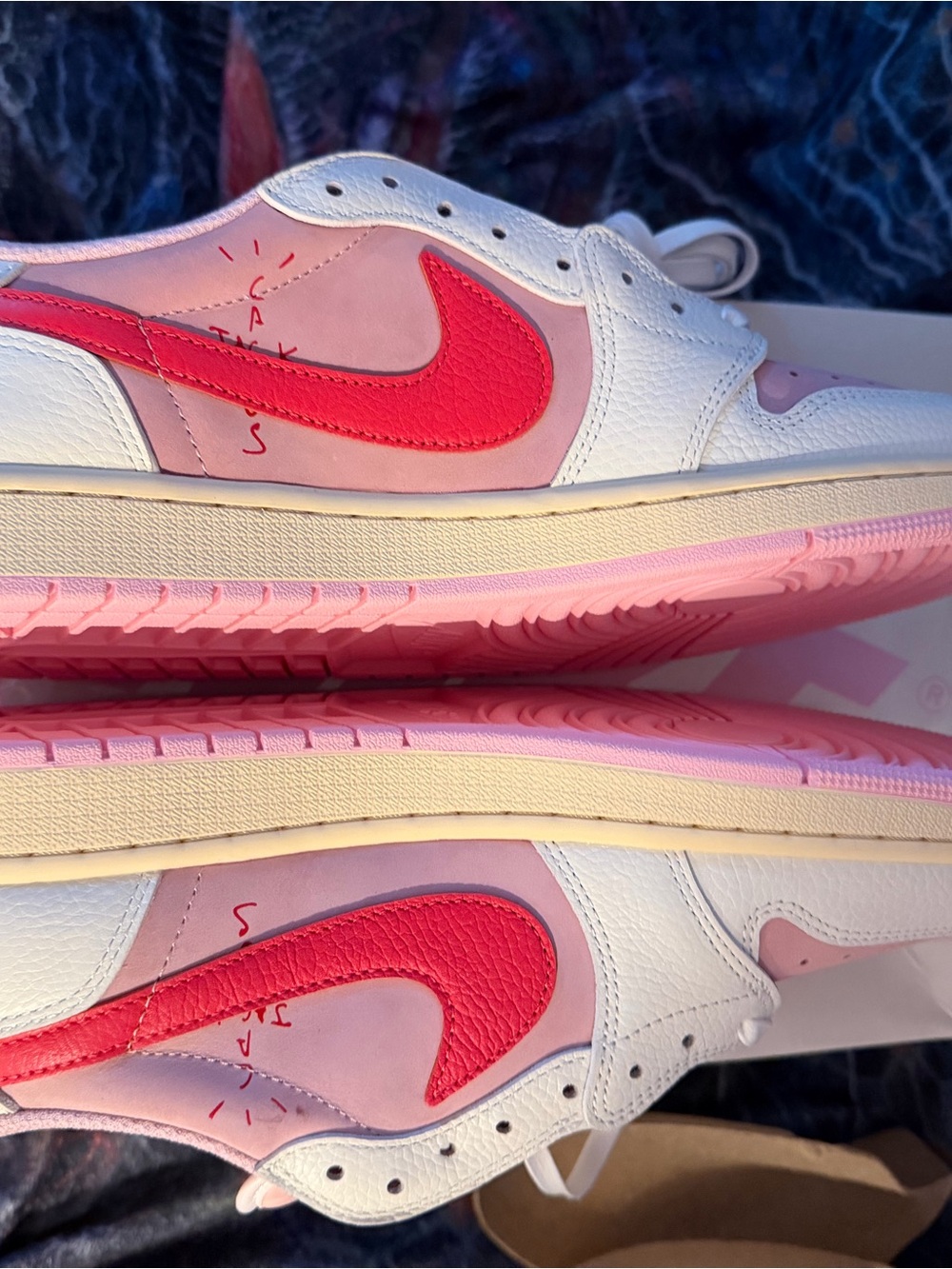 Air Jordan 1 low OG SP Travis Scott ‘Tropical Pink’-men’s 11 - Picture 10 of 12